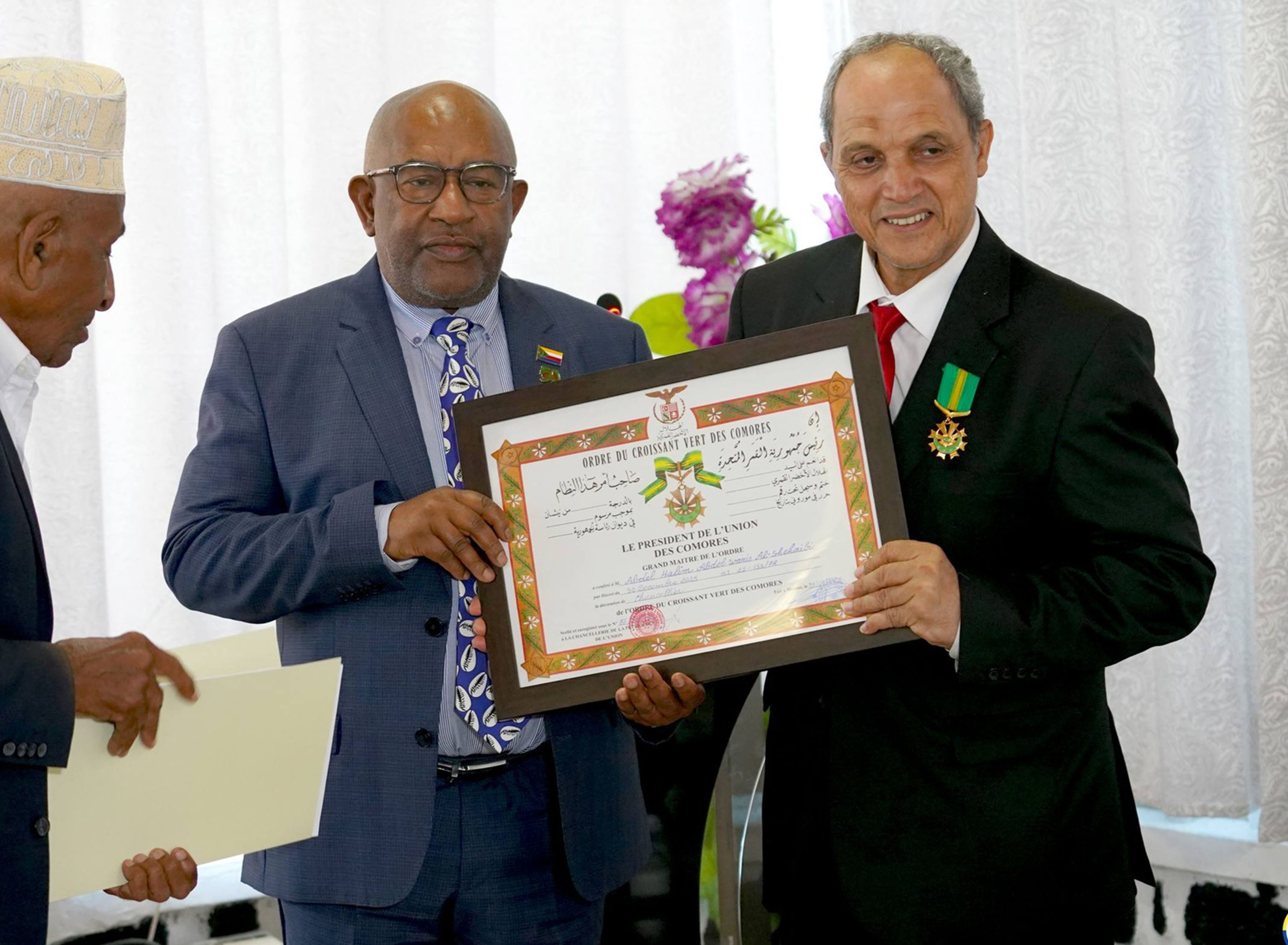 SEM Abdel Halim Abdel Wanis Al-Shehabi élevé au grade de Chevalier de l’Ordre du Croissant Vert des Comores